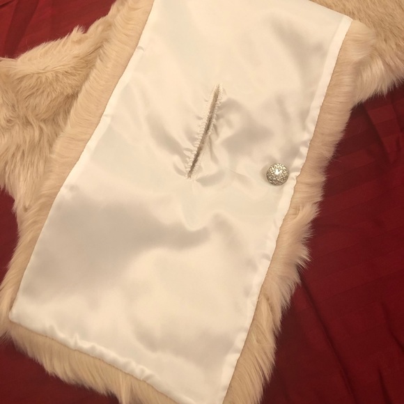 Mama Bridal Stool - Picture 5 of 7